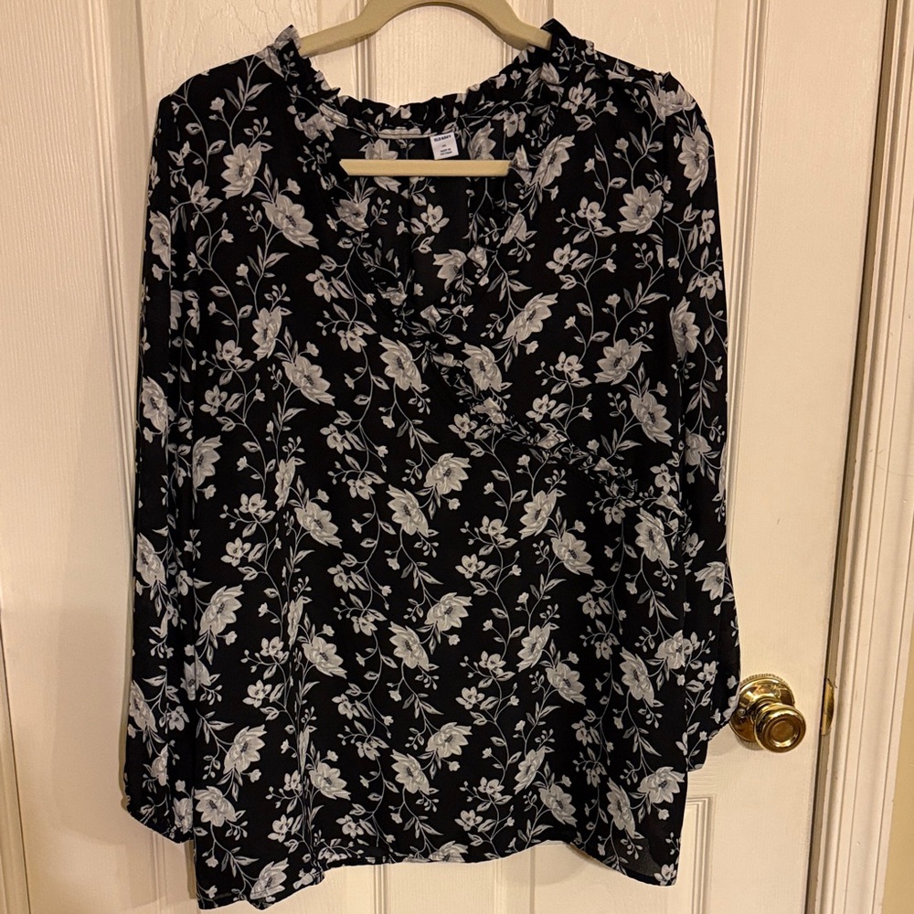 Old Navy Black and White Floral Blouse